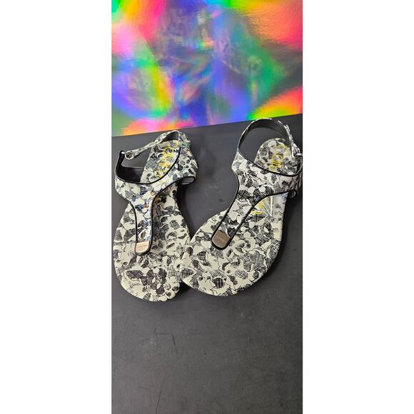 Calvin Klein women Sandals size 9 EUC - Picture 3 of 5